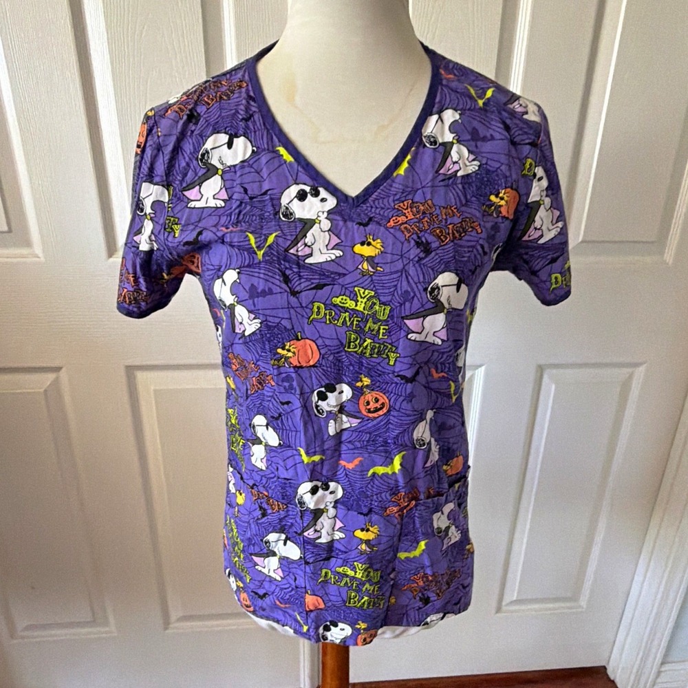 Peanuts Snoopy Woodstock Halloween Scrub Top Womens XS Purple Pumpkin Nurse Vet